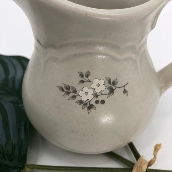 Vintage Pfaltzgraff Gray White 024 Heirloom Floral Bloom Creamer Pitcher Jug - Picture 4 of 7